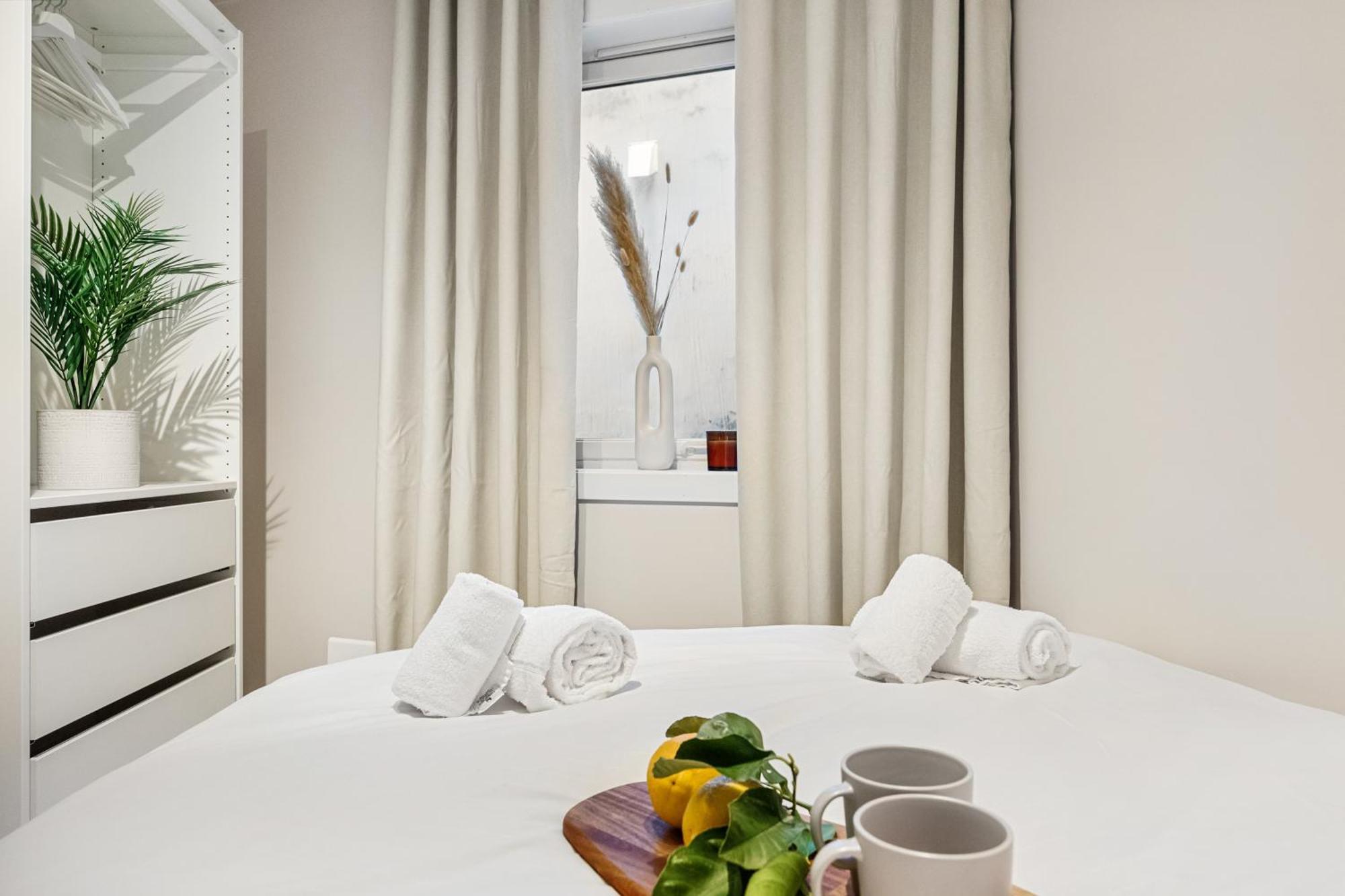 King Bed - Renovated 2024 - 2Br Behind Bryggen Apartment Bergen Exterior photo