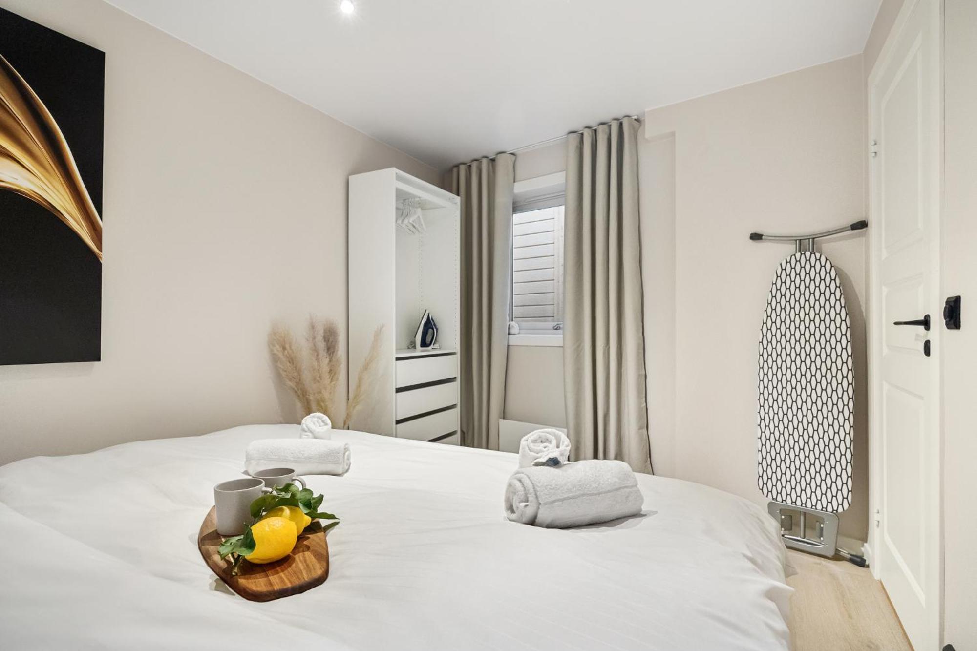 King Bed - Renovated 2024 - 2Br Behind Bryggen Apartment Bergen Exterior photo